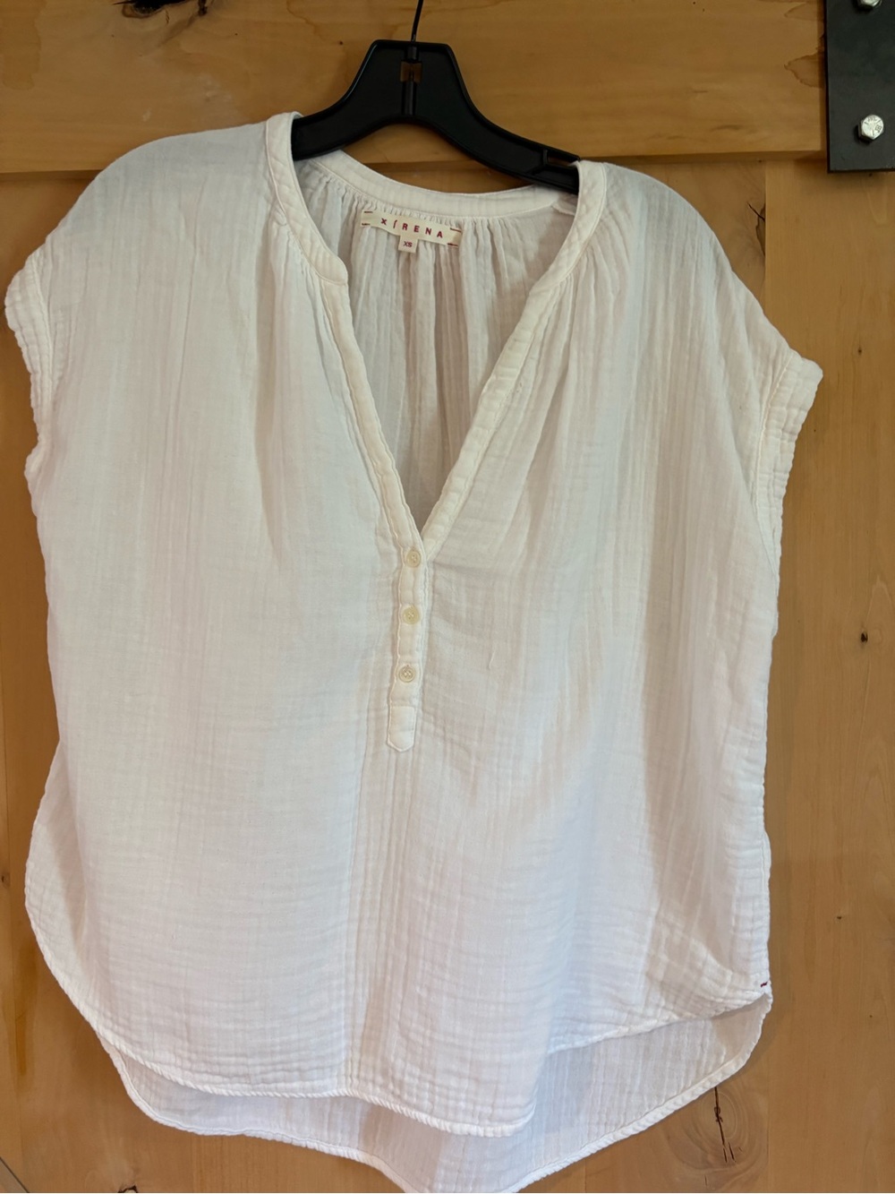 XIERNA: White Gauze Button-Front Cap Sleeve Top